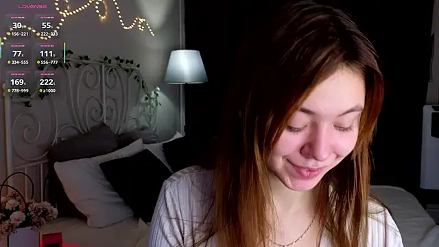Snapshot of meow_mellie chatting on September 10, 1:27 am meow mellie online show from September 10, 1:27 am