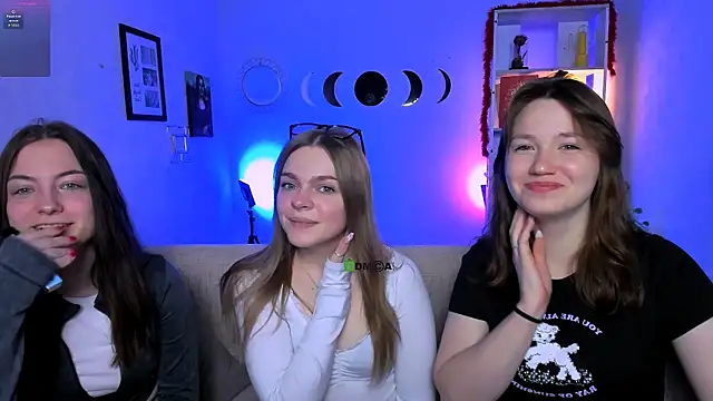 helli belli online show from April 12, 7:30 pm