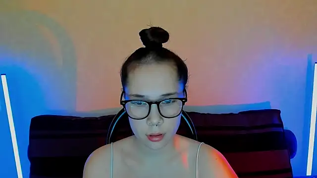 Snapshot of LilKittens chatting on March 13, 2:12 pm LilKittens online show from March 13, 2:12 pm