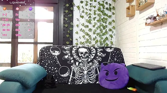 LiraSonnett online show from September 15, 9:04 pm