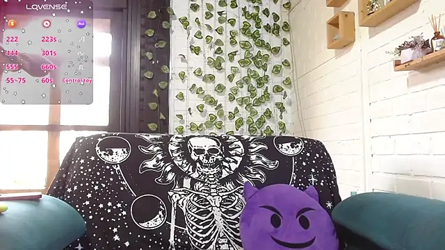 LiraSonnett online show from September 16, 9:27 pm