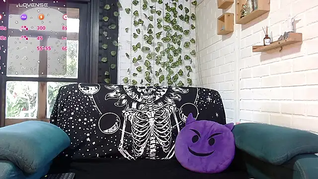 LiraSonnett online show from November 1, 9:17 pm