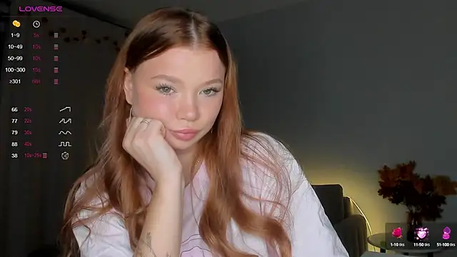 Snapshot of dinky__emily chatting on October 1, 2:45 pm dinky  emily online show from October 1, 2:45 pm
