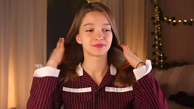 UdelaHathorne online show from October 10, 3:44 pm
