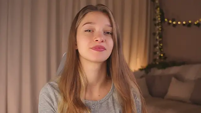 UdelaHathorne online show from October 11, 3:54 pm