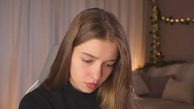 UdelaHathorne online show from October 12, 2:38 pm