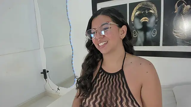 Snapshot of emilyy_cooperr chatting on September 15, 1:00 pm emilyy cooperr online show from September 15, 1:00 pm