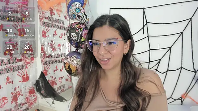 Snapshot of emilyy_cooperr chatting on October 11, 12:15 pm emilyy cooperr online show from October 11, 12:15 pm