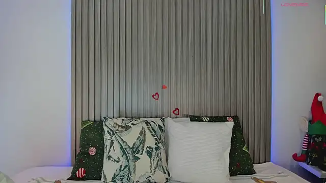 Snapshot of Zoe-S chatting on November 27, 7:05 pm Zoe-S online show from November 27, 7:05 pm