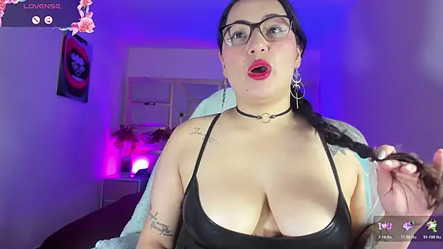 Snapshot of tamara_rouse1 chatting on December 15, 5:01 am tamara rouse1 online show from December 15, 5:01 am