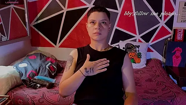 Snapshot of demimoore222 chatting on November 3, 8:43 pm demimoore222 online show from November 3, 8:43 pm