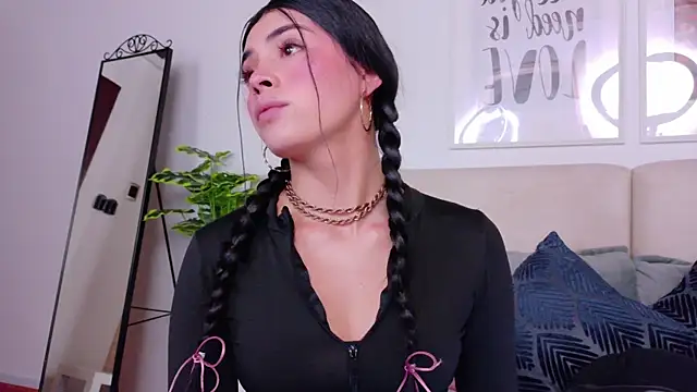 Snapshot of SaritaBratz chatting on November 14, 8:40 pm SaritaBratz online show from November 14, 8:40 pm