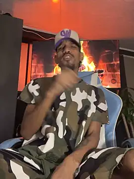 Snapshot of Miguel_bigcock chatting on March 5, 12:49 am Miguel bigcock online show from March 5, 12:49 am