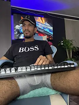 Snapshot of Miguel_bigcock chatting on March 8, 4:50 pm Miguel bigcock online show from March 8, 4:50 pm