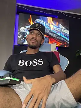 Snapshot of Miguel_bigcock chatting on March 8, 7:53 pm Miguel bigcock online show from March 8, 7:53 pm