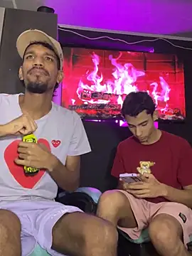 Snapshot of Miguel_bigcock chatting on March 12, 4:30 am Miguel bigcock online show from March 12, 4:30 am