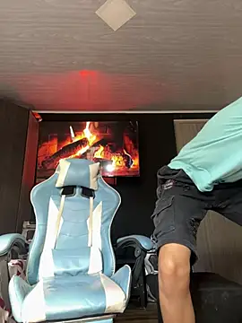 Snapshot of Miguel_bigcock chatting on March 22, 2:25 pm Miguel bigcock online show from March 22, 2:25 pm