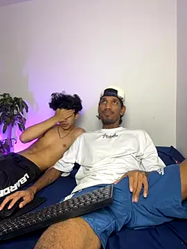 Snapshot of Miguel_bigcock chatting on September 21, 2:02 am Miguel bigcock online show from September 21, 2:02 am