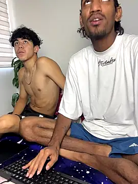 Snapshot of Miguel_bigcock chatting on September 21, 4:41 pm Miguel bigcock online show from September 21, 4:41 pm