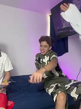 Snapshot of Miguel_bigcock chatting on October 12, 8:19 pm Miguel bigcock online show from October 12, 8:19 pm