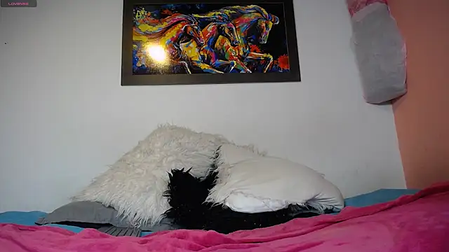 Snapshot of LorenaJoness chatting on March 17, 4:43 pm LorenaJoness online show from March 17, 4:43 pm
