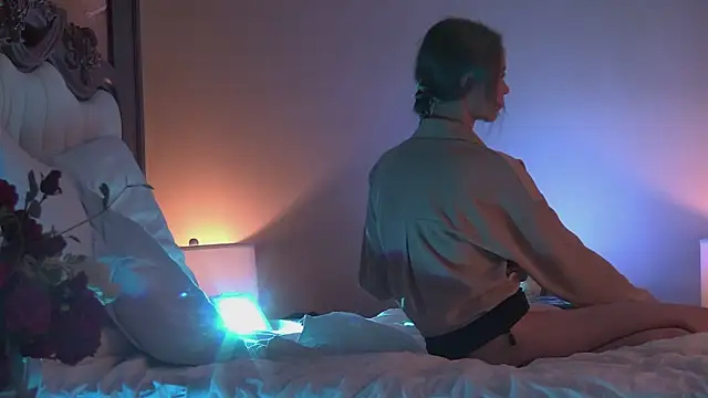 Amanda River online show from November 24, 6:07 pm