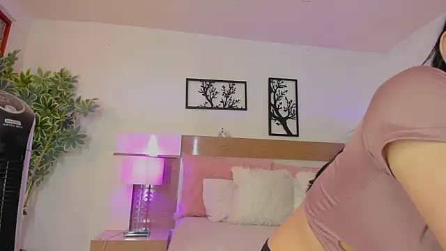 Olivia pretty  online show from March 3, 1:31 pm