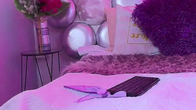 Mia Montess online show from October 8, 12:03 pm