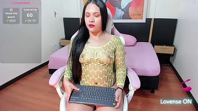 i am karoll online show from November 29, 7:06 pm