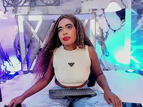 Snapshot of CandyMartinez_ chatting on April 25, 7:55 pm CandyMartinez online show from April 25, 7:55 pm