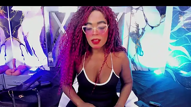 Snapshot of CandyMartinez_ chatting on May 26, 8:38 pm CandyMartinez online show from May 26, 8:38 pm