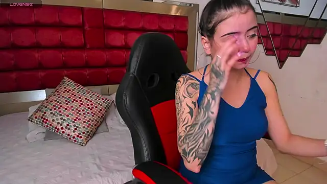 SaskiaGrendel online show from April 10, 11:42 pm