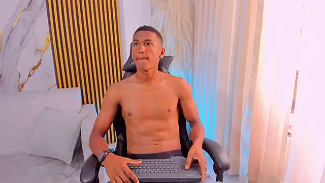 Snapshot of LexiAndDeker chatting on October 6, 5:43 pm LexiAndDeker online show from October 6, 5:43 pm