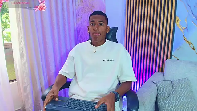 Snapshot of LexiAndDeker chatting on October 10, 3:55 pm LexiAndDeker online show from October 10, 3:55 pm