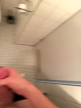 Snapshot of Yves1999 chatting on December 16, 8:14 pm Yves1999 online show from December 16, 8:14 pm