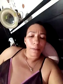 Snapshot of Antonela45 chatting on October 2, 12:17 am Antonela45 online show from October 2, 12:17 am