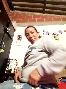 Snapshot of Antonela45 chatting on December 5, 3:04 am Antonela45 online show from December 5, 3:04 am