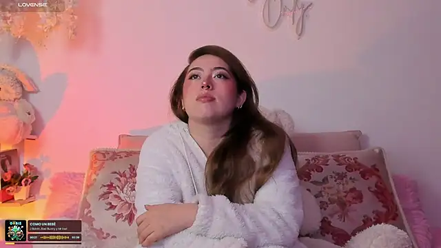 Snapshot of julieta_cooper20 chatting on September 17, 3:30 am julieta cooper20 online show from September 17, 3:30 am