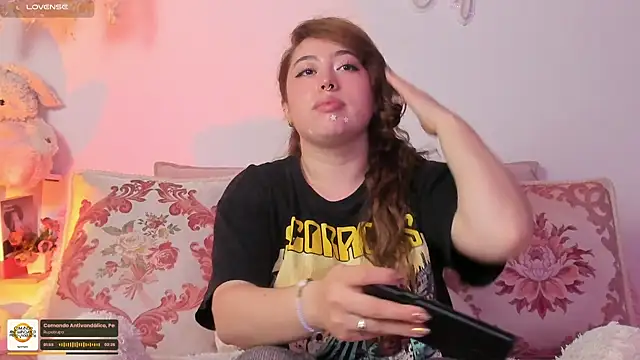 Snapshot of julieta_cooper20 chatting on September 30, 3:33 am julieta cooper20 online show from September 30, 3:33 am