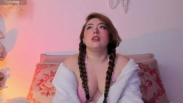 Snapshot of julieta_cooper20 chatting on October 8, 3:37 am julieta cooper20 online show from October 8, 3:37 am