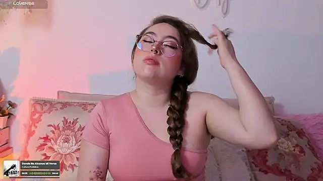 Snapshot of julieta_cooper20 chatting on November 12, 3:40 am julieta cooper20 online show from November 12, 3:40 am