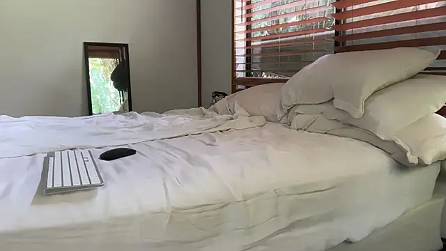 Snapshot of pleasuresponge chatting on December 22, 2:30 am pleasuresponge online show from December 22, 2:30 am