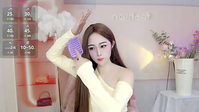 Snapshot of October_10 chatting on March 8, 5:07 am October 10 online show from March 8, 5:07 am