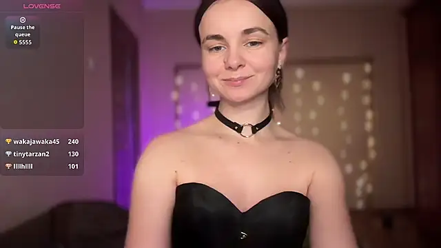 lanaloulou online show from November 1, 9:50 pm