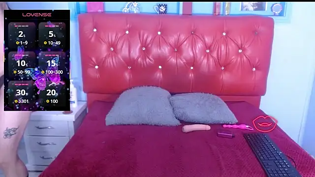 Snapshot of Madyyfox chatting on September 18, 2:19 pm Madyyfox online show from September 18, 2:19 pm