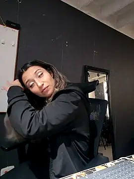 Isabella Varella online show from October 28, 1:03 pm