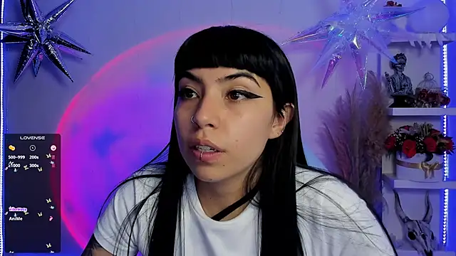 Saraa Desiree online show from March 11, 2:10 am