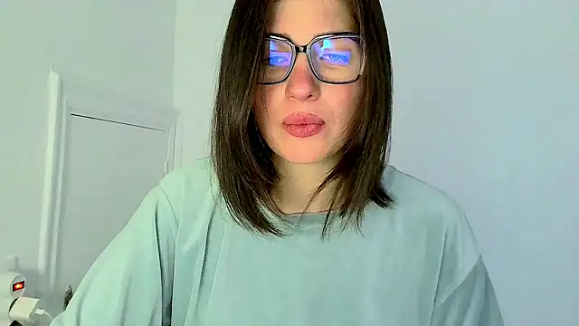 Snapshot of neferutt chatting on November 7, 10:04 am neferutt online show from November 7, 10:04 am