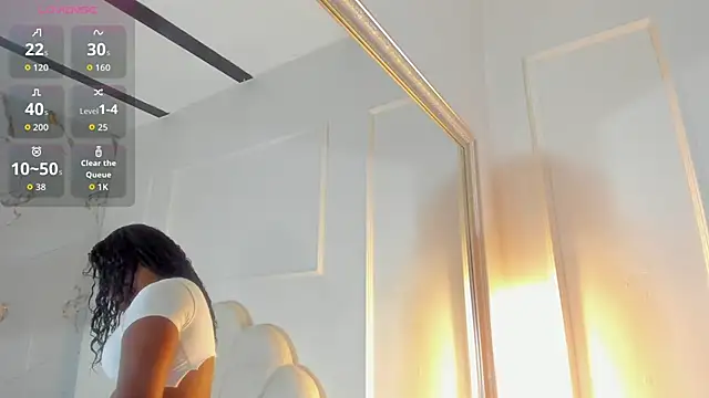 Snapshot of Candaceoweens chatting on December 3, 3:36 am Candaceoweens online show from December 3, 3:36 am