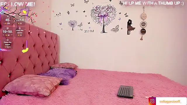 Snapshot of Moonroxe_ chatting on November 20, 10:31 pm Moonroxe online show from November 20, 10:31 pm